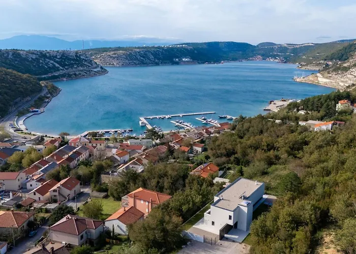 Πανσιόν Adria Blue By 4*