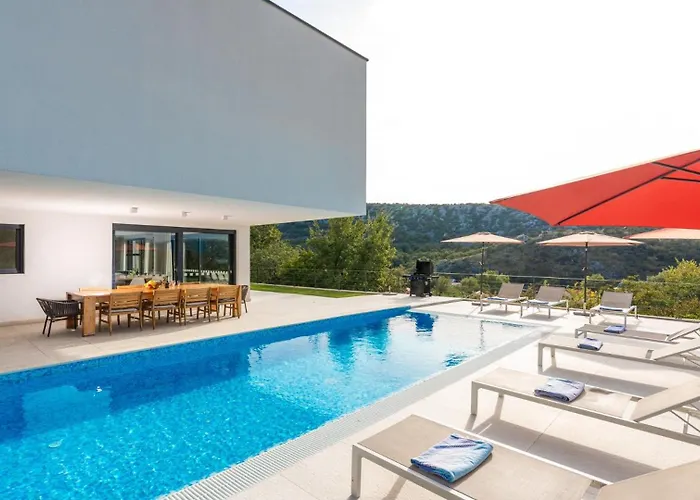 Πανσιόν Adria Blue By 4*